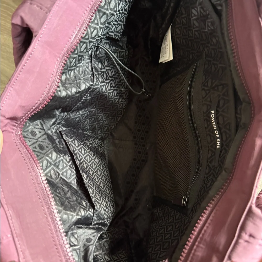 Athleta reposhing this